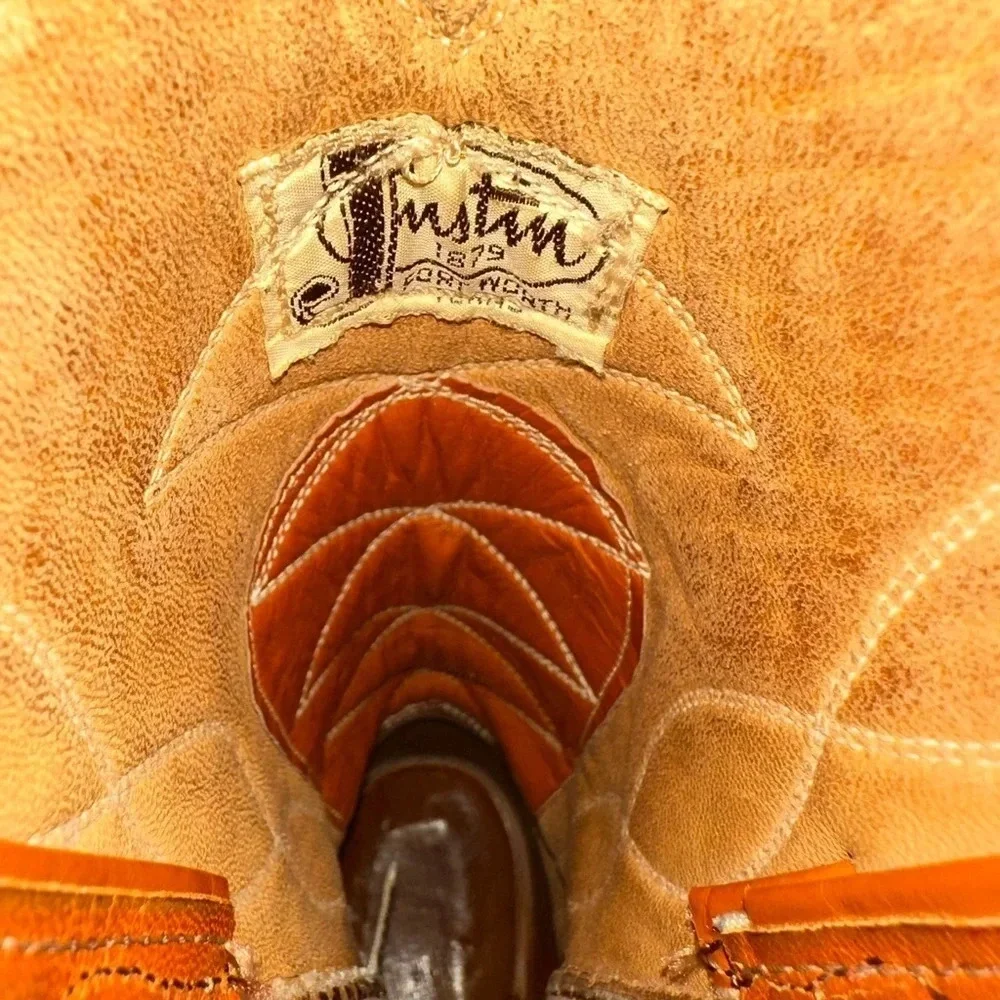 Justin women’s cowboy boots stylized and pointy with a beautiful brass tone. 7.5 - Picture 4 of 7
